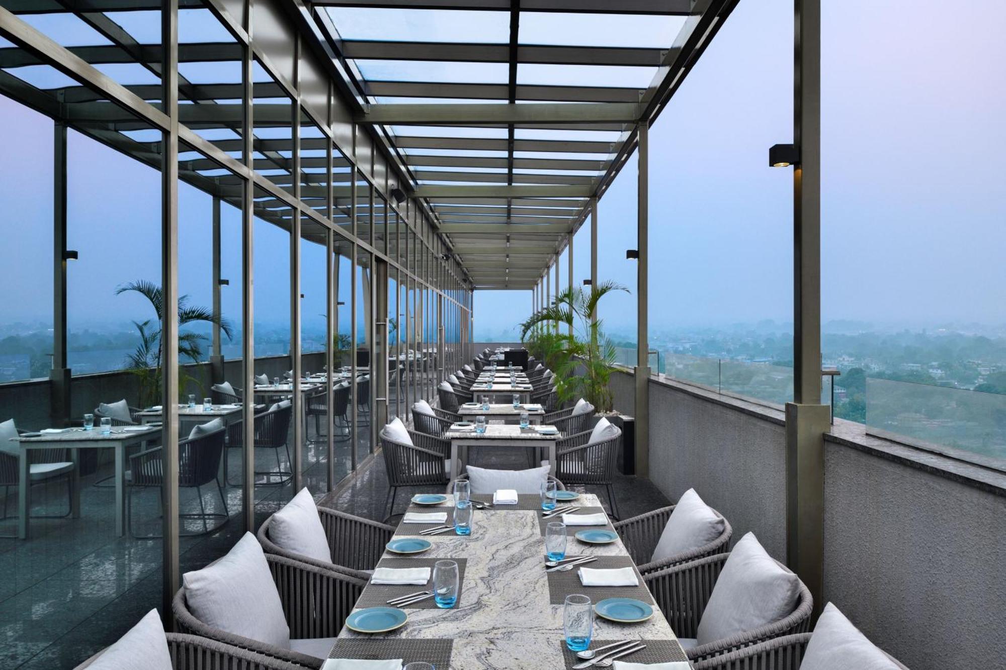 Hotel Courtyard By Marriott Siliguri Extérieur photo