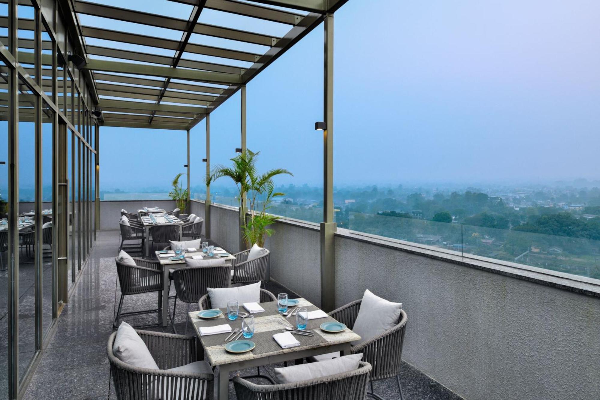 Hotel Courtyard By Marriott Siliguri Extérieur photo